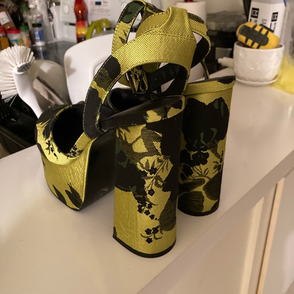 Woman's platform shoes - Picture 2 of 3